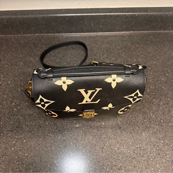 Louis Vuitton Empreinte Pochette Metis Giant Monogram Black - Picture 5 of 16
